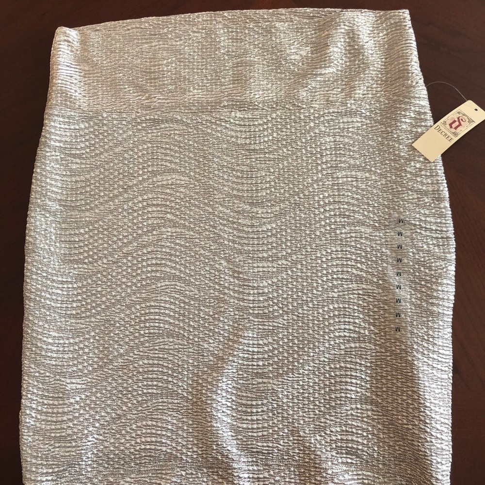 Beautiful, shimmery pencil skirt-NWT